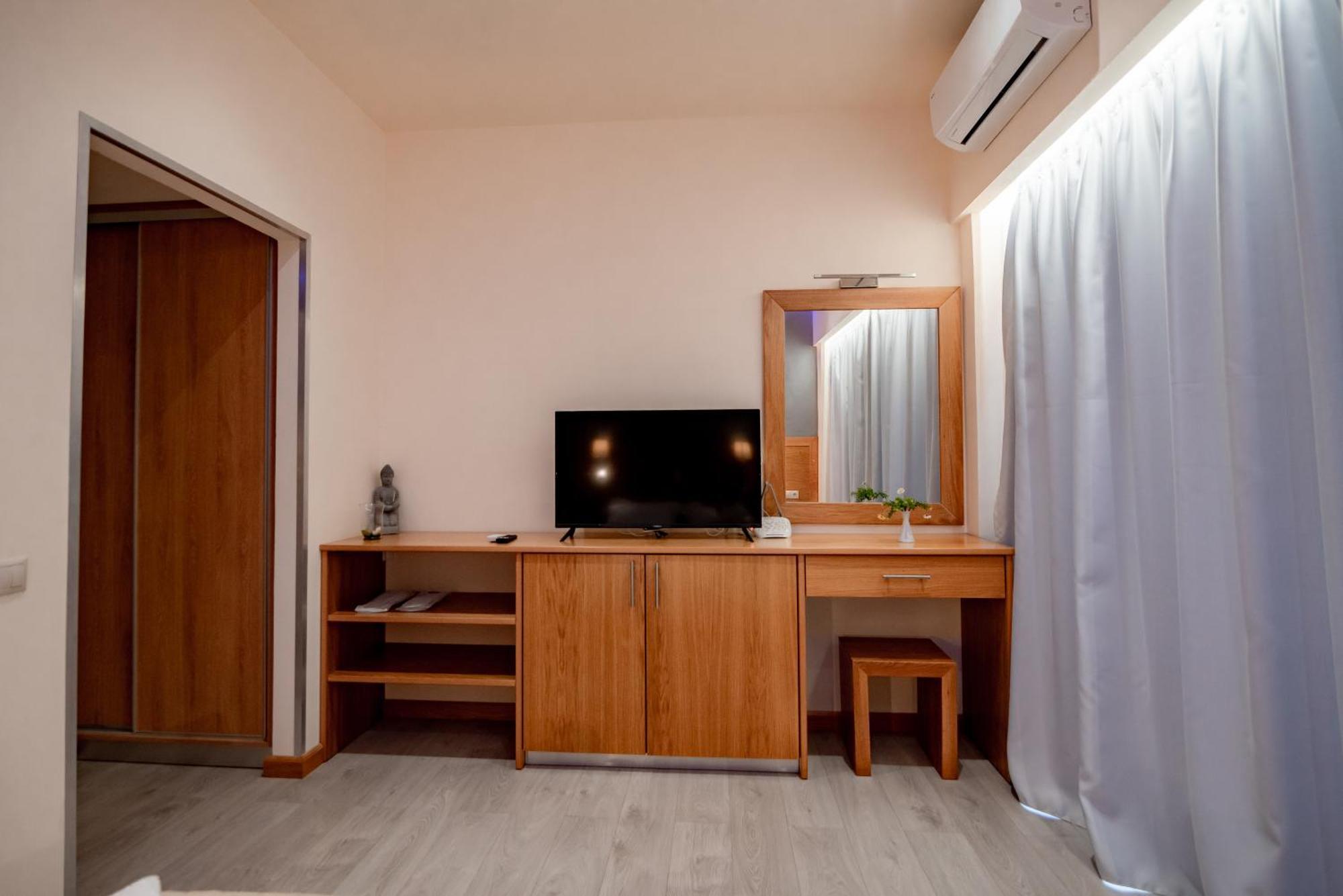 Fiori Hotel Gouvia Bagian luar foto